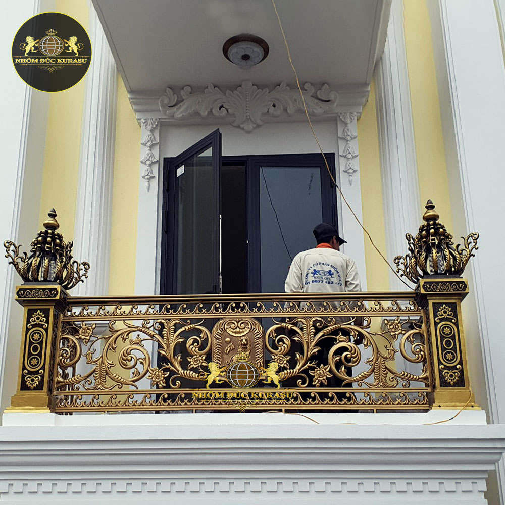 Lan can ban công nhôm đúc